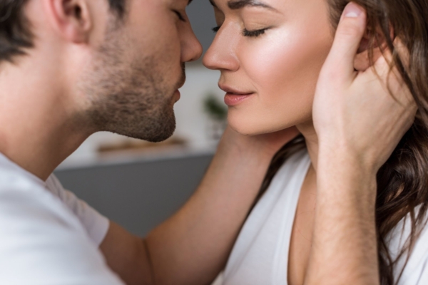 Nipid, kuidas muuta suudlus tõeliselt unustamatuks kogemuseks
