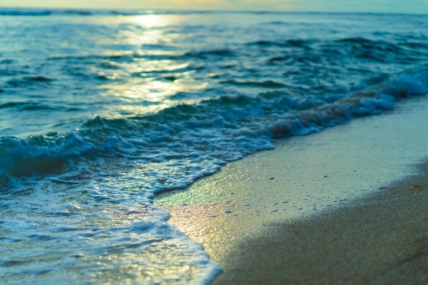 Päike lagundab meres hulpivat plasti hoolega