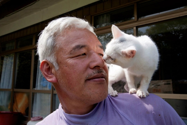 Isetu heategija: mees, kes riskib oma eluga, et aidata peale katastroofi Fukushimasse jäänud loomi