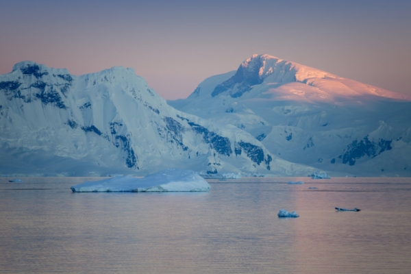 Antarktika liustikes võib peituda üle 300 000 meteoriidikraatri