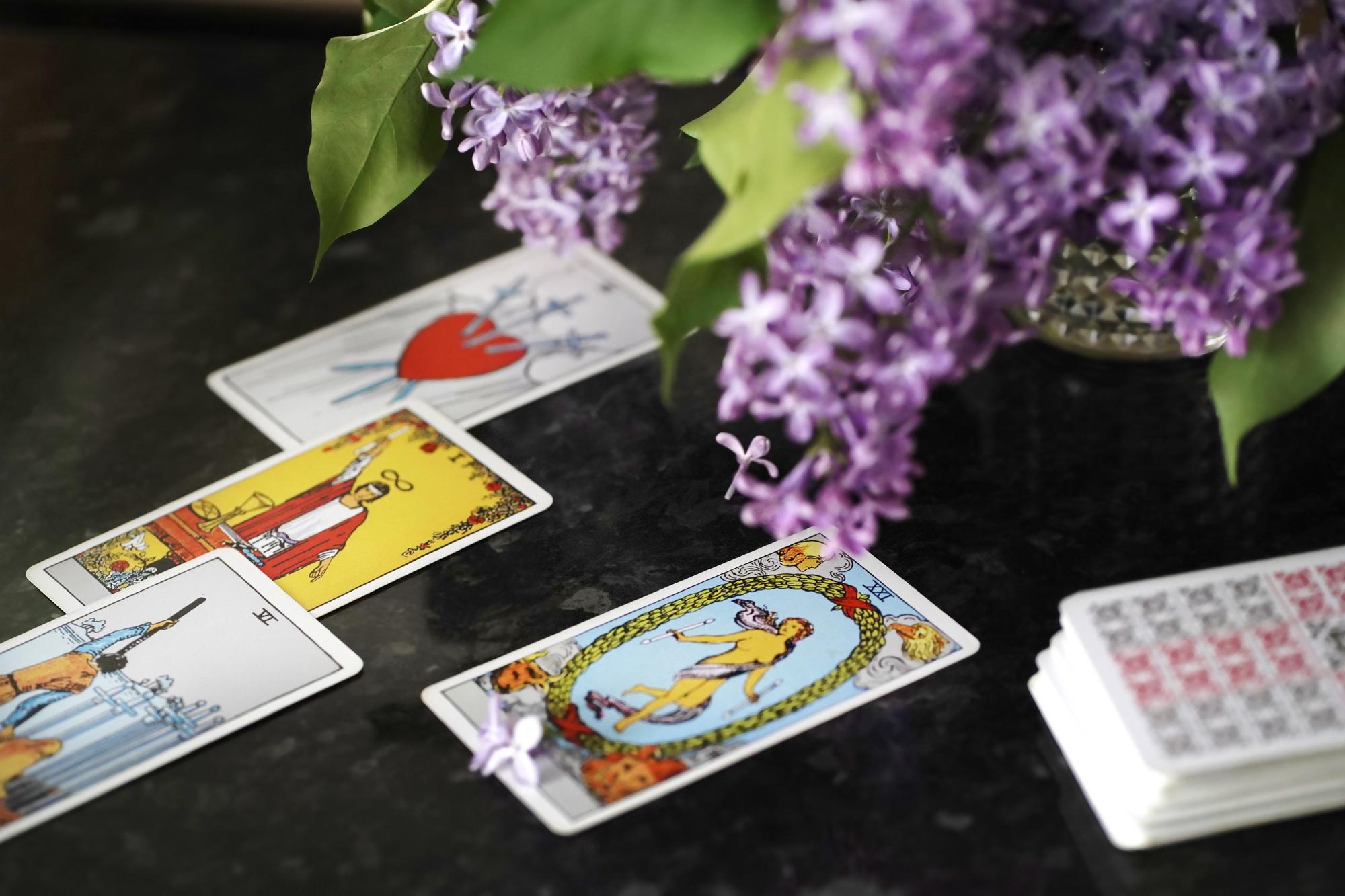 NÄDALA TAROSKOOP 25.- 31.5 |  Julged sammud läbi kahtluste