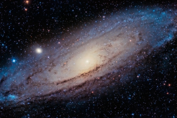 Andromeeda galaktikas on näha ammuse kokkupõrke jälgi