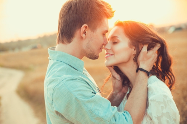 Viis põhjust, miks suudlemine mõjub sinu tervisele hästi