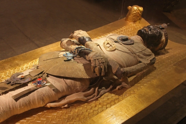 Egiptusest leiti kuldse keelega muumia