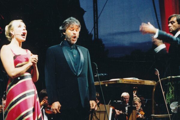 PODCAST | Annely Peebo meenutab esinemist maailmakuulsa itaalia ooperilaulja Andrea Bocelliga, kelle elulooraamat „Vaikuse muusika“ äsja ka eesti keeles ilmus