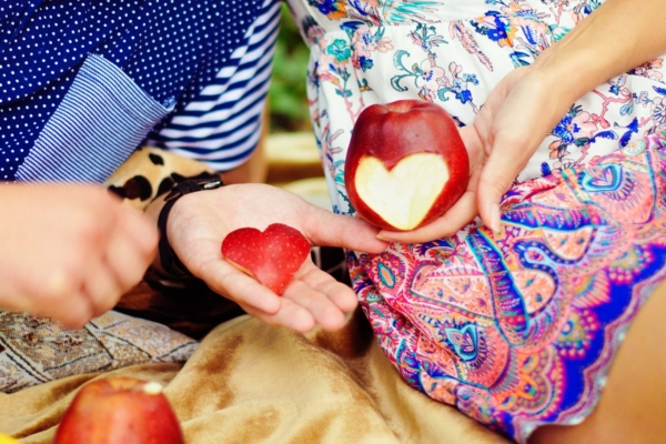 4 lihtsat ja lõbusat viisi, kuidas õuna abil enda kallimat ja armuõnne ennustada