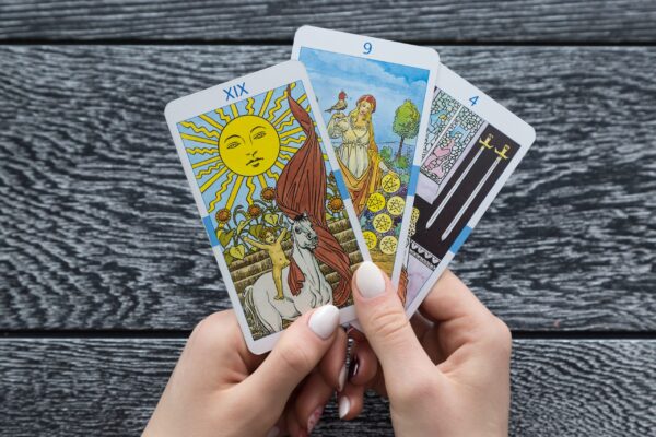 NÄDALA TAROSKOOP 26.5-1.6 | Minevik koputab uksele